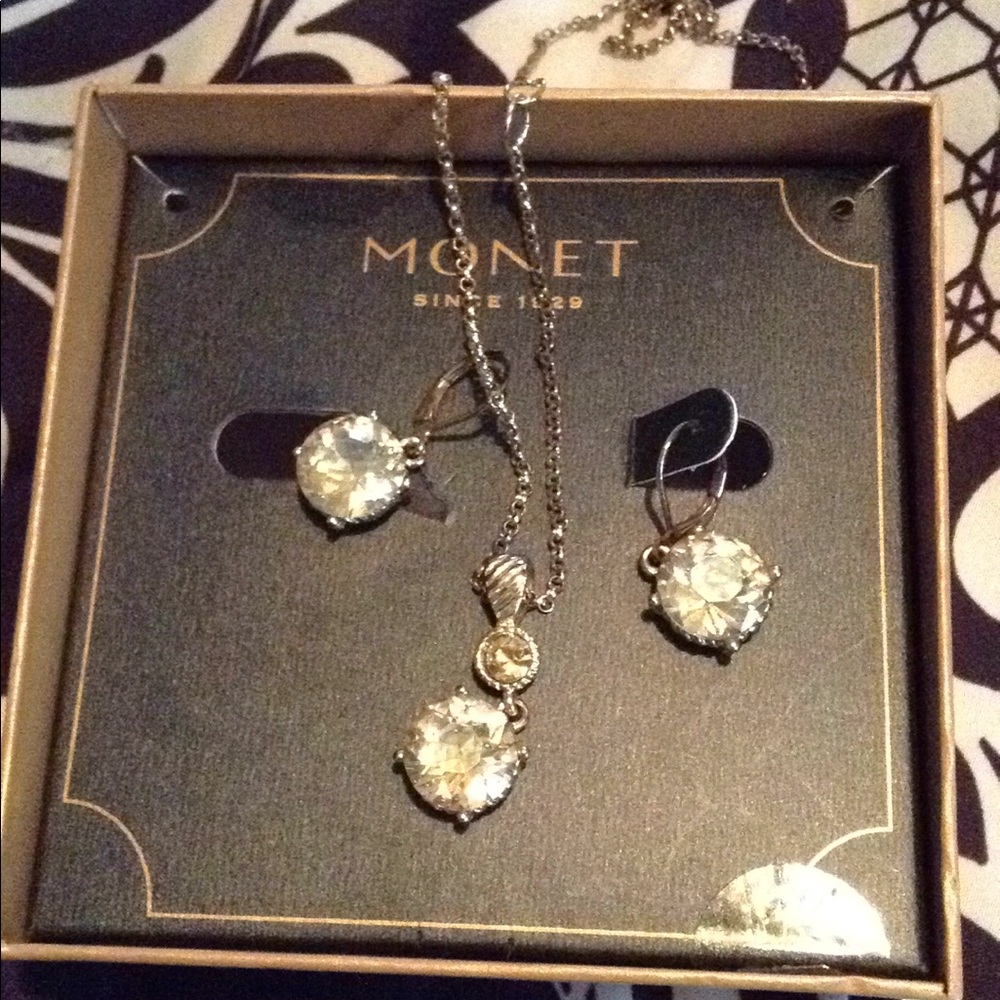 Earring and Necklace Set Gold Diamond
